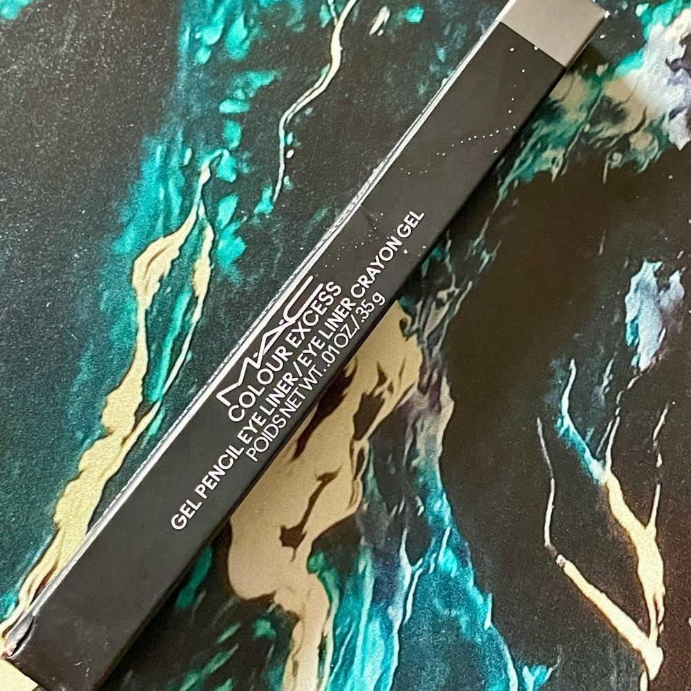 NIB MAC Colour Excess Gel Pencil Eyeliner in ISN°T IT IRON-IC?